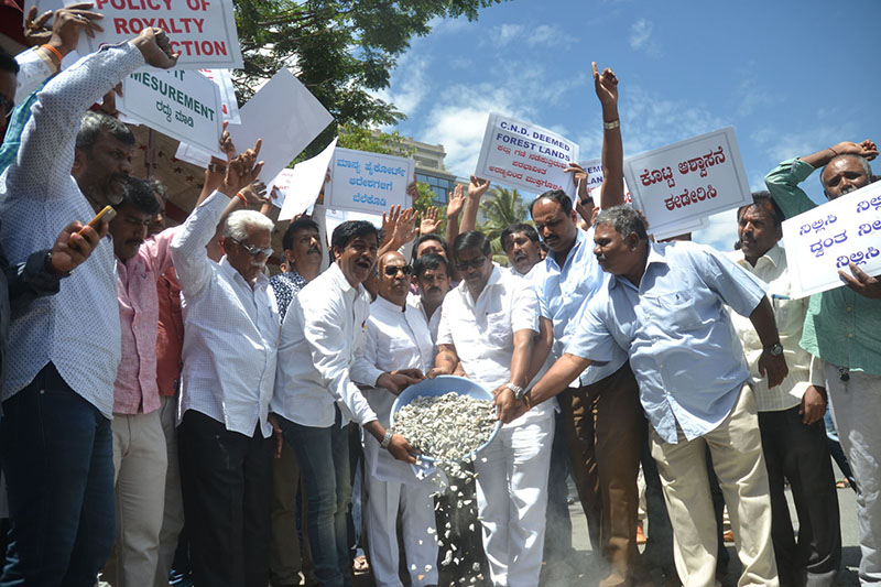 ಬೇಡಿಕೆ ಈಡೇರಿಸದಿದ್ದರೆ ರಾಜ್ಯಾದ್ಯಂತ ಪ್ರತಿಭಟನೆ; ಕೋರೆ-ಸ್ಟೋನ್ ಕ್ರಷರ್ ಮಾಲಕರ ಎಚ್ಚರಿಕೆ